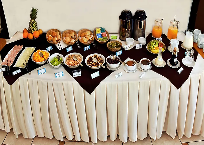 Polo Corporativo Hotel *