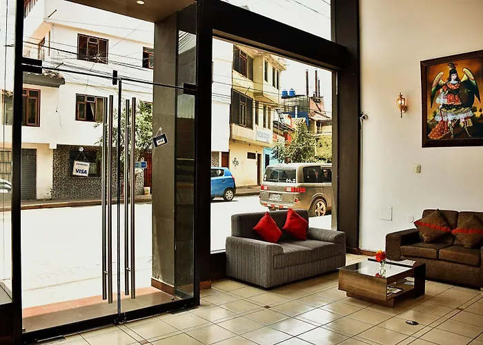 Polo Corporativo Hotel *