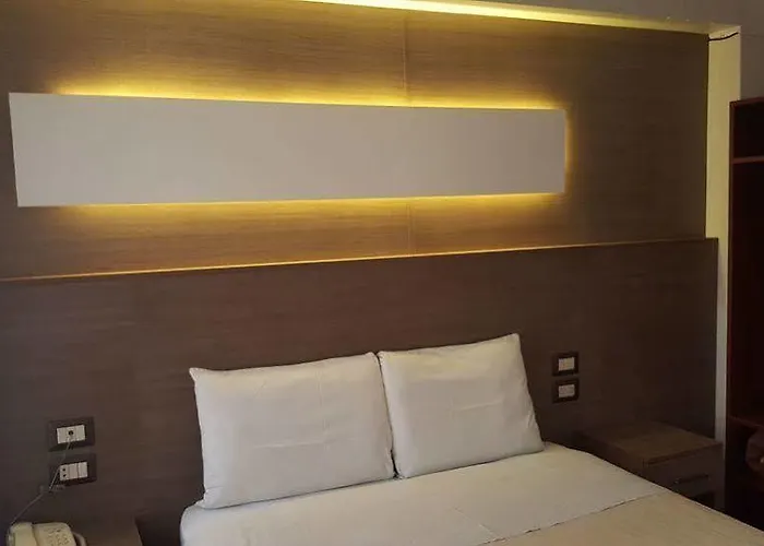 Polo Corporativo Hotel *